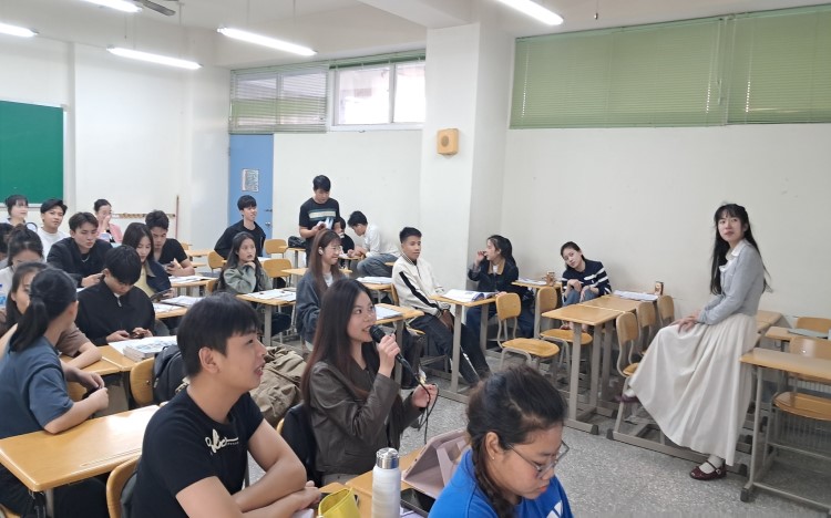 🎤🎶【我把教室變卡拉 OK 包廂！】🎶🎤